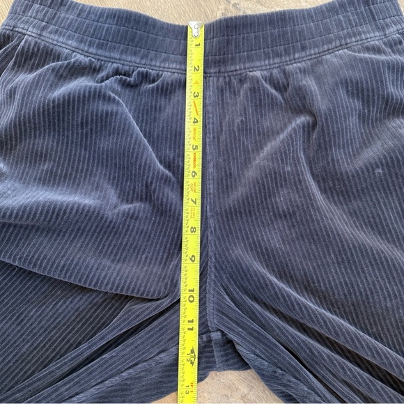 Lululemon Scuba Mid-Rise Wide-Leg Pant 7/8 Length *Velvet Cord True Navy Size 8 - Picture 10 of 12